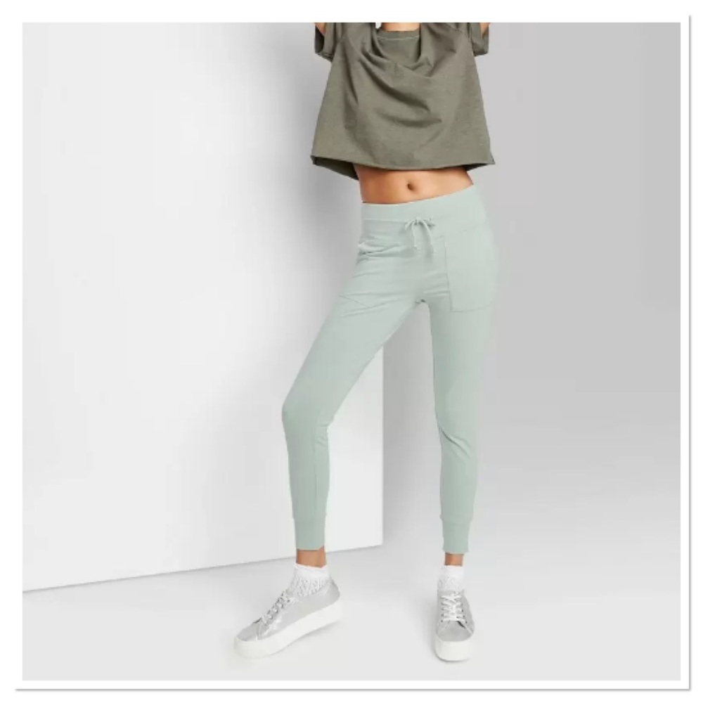 Womenās High-Waisted Pocket Leggings Wild Fable